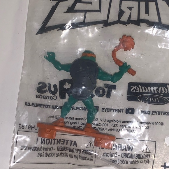 [2/$25] RISE OF THE TEENAGE MUTANT NINJA TURTLES MICHELANGELO TOYSRUS FIGURE - Picture 4 of 5